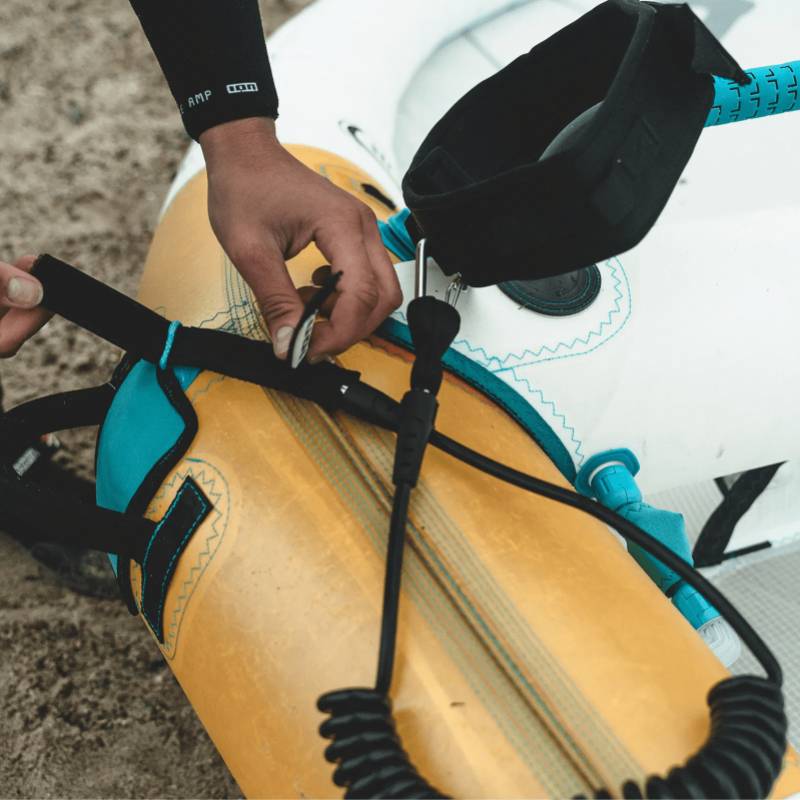 Leash de wingfoil de planche et d'aile, équipement de sécurité pour rider