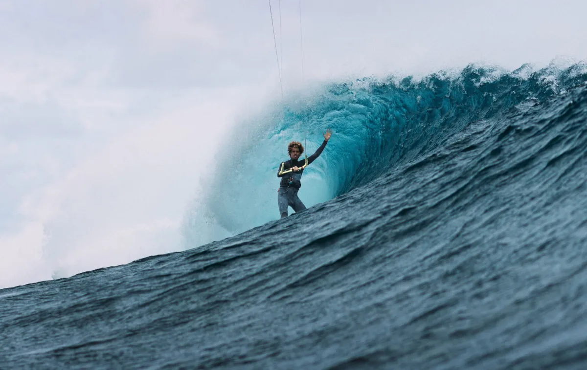 Duotone Neo 2025 i aktion under kitesurf