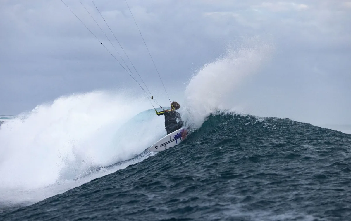 Duotone Neo 2025 i aktion under kitesurf