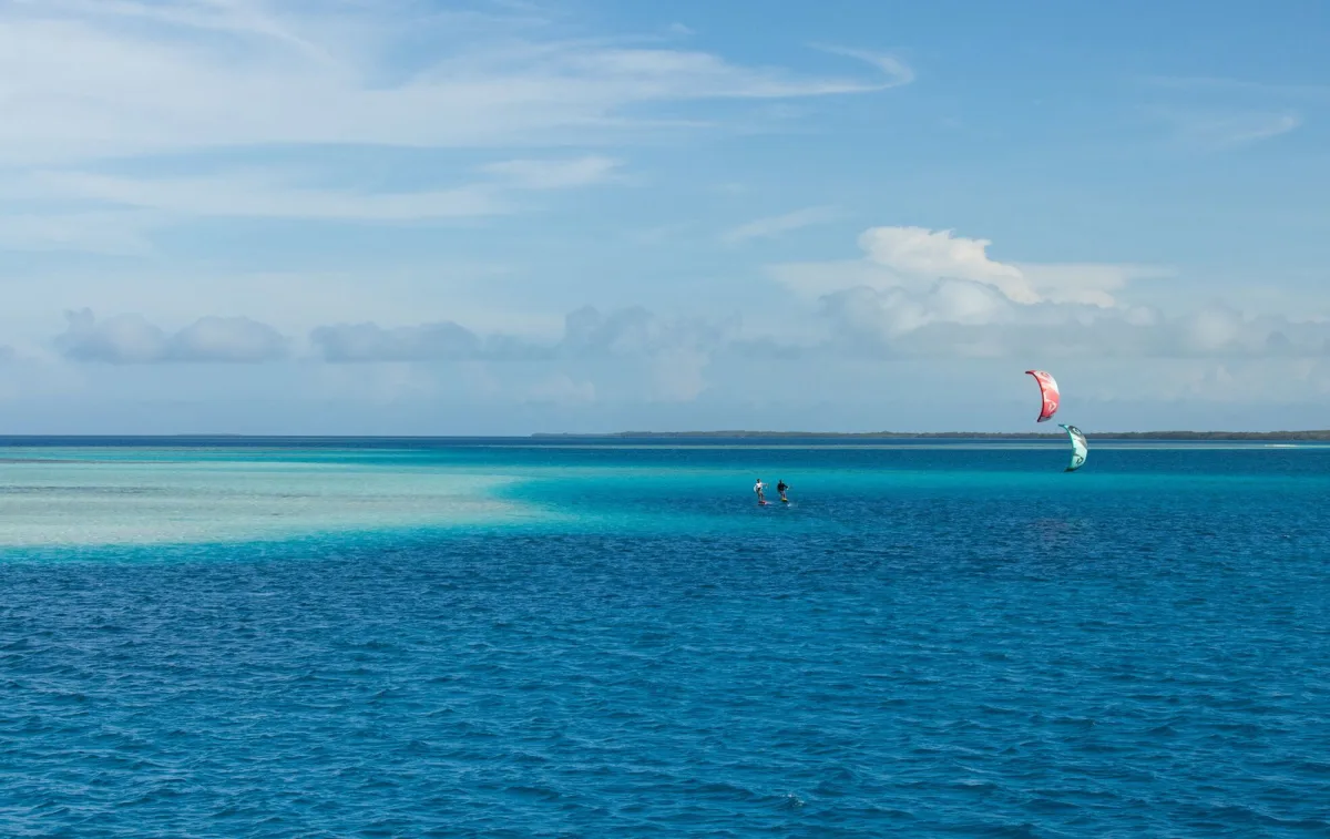 Duotone Neo 2025 i aktion under kitesurf