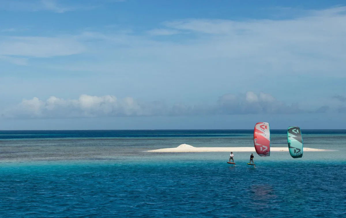 Duotone Neo 2025 i aktion under kitesurf