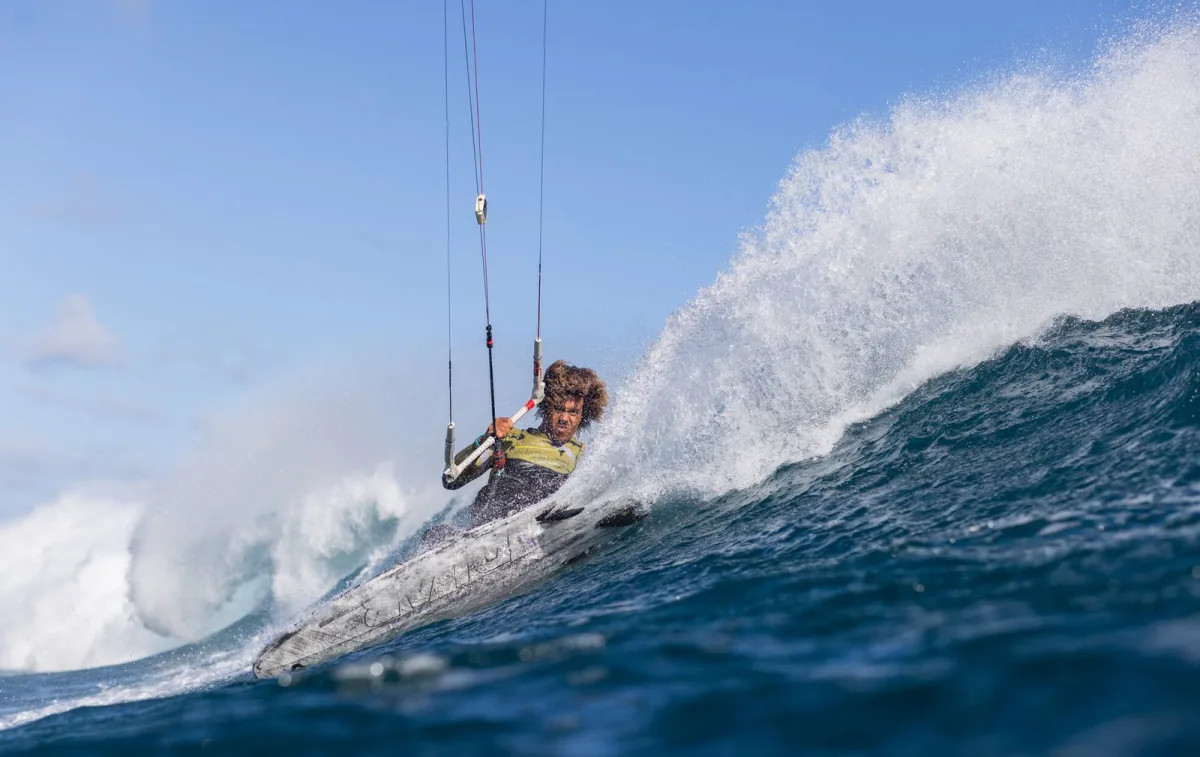 Duotone Neo SLS 2025 i aktion til kitesurf