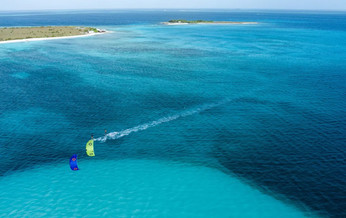 Duotone Neo SLS 2025 i aktion til kitesurf