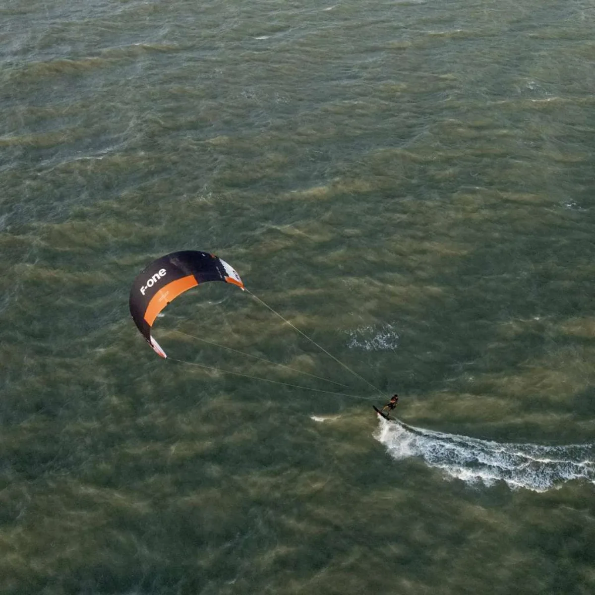 F-One Bandit Tec XVII 2025 en action en kitesurf