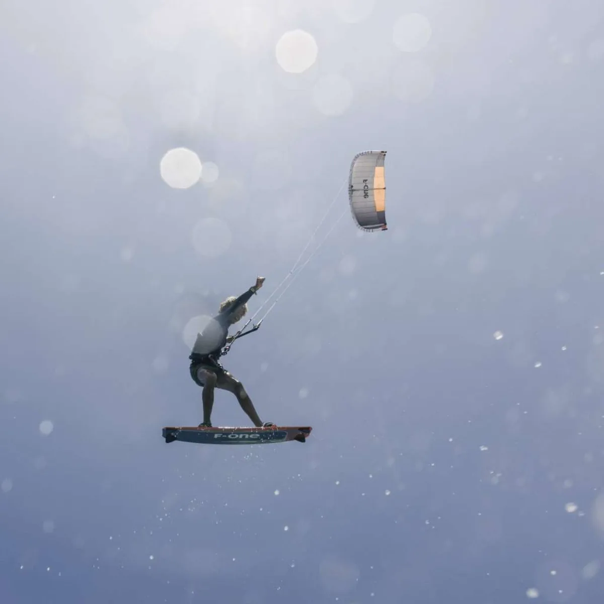 F-One Bandit Tec XVII 2025 en action en kitesurf
