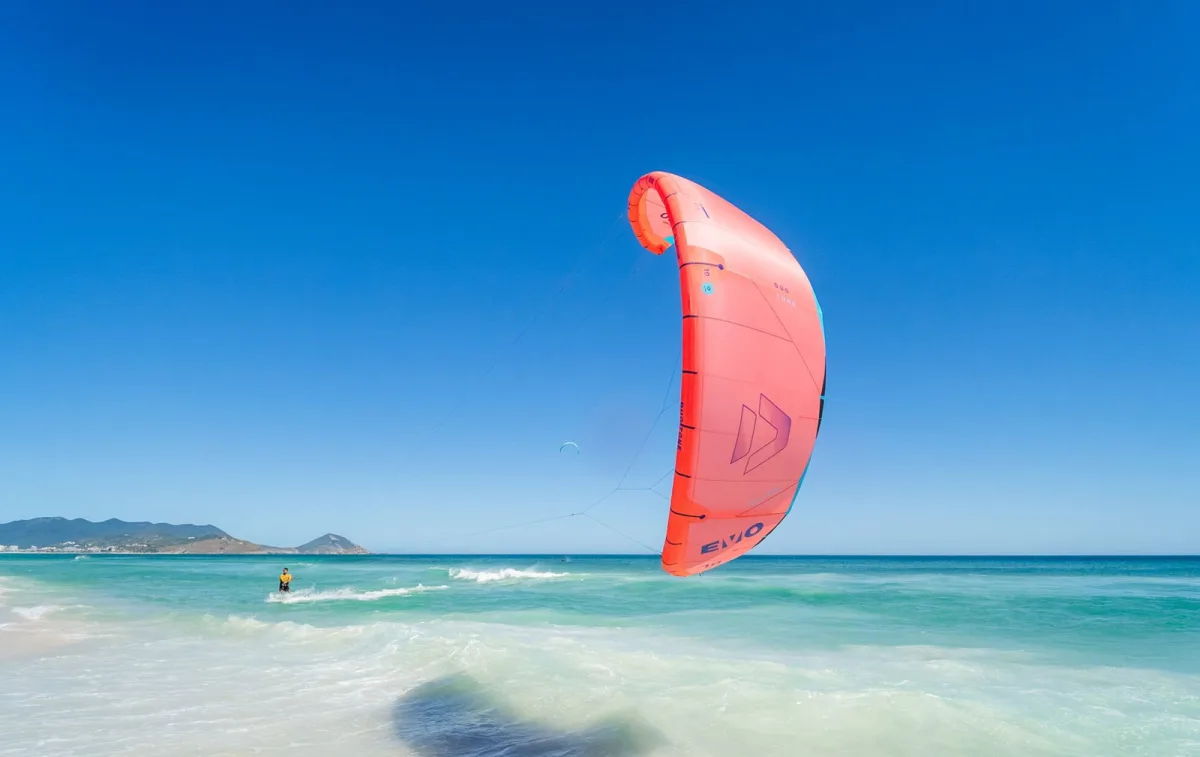 Duotone Evo 2025 en acción en kitesurf