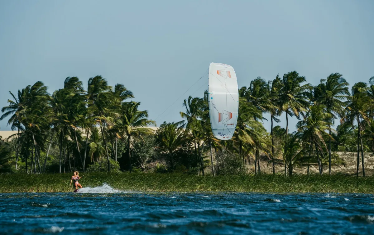 Duotone Evo SLS 2026 en action en kitesurf