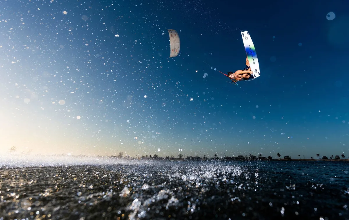 Duotone Evo SLS 2026 en action en kitesurf