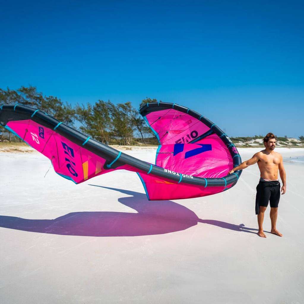 Duotone Evo SLS 2025 en action en kitesurf