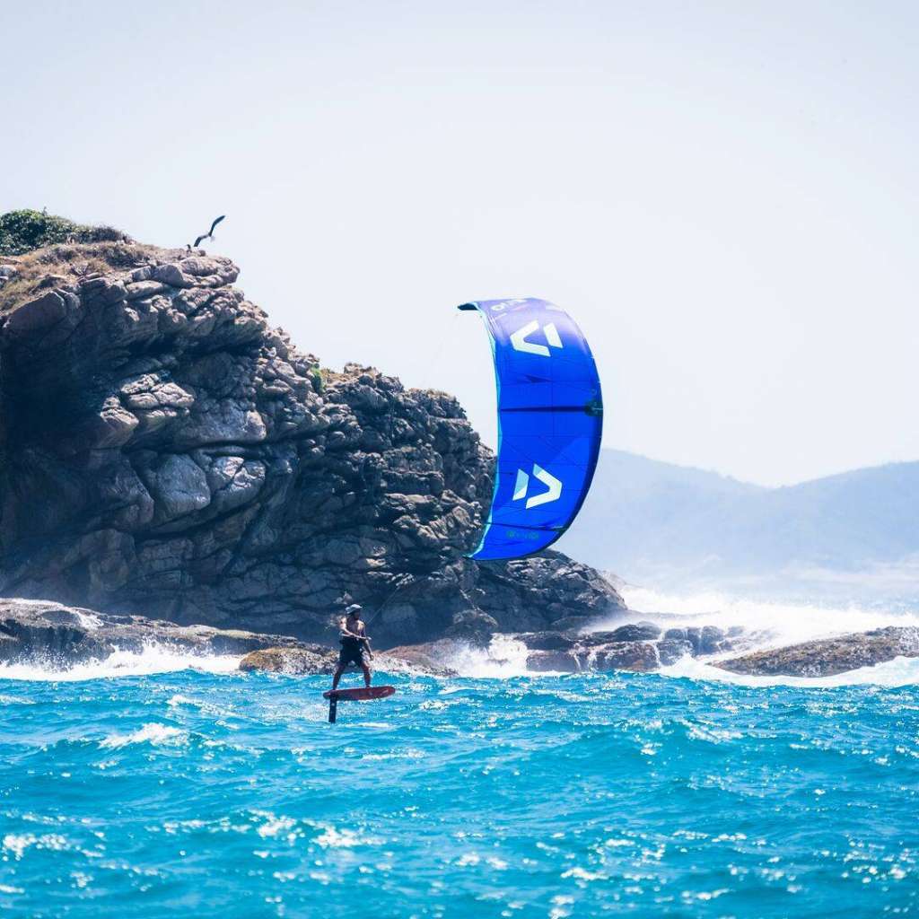 Duotone Evo SLS 2025 en action en kitesurf