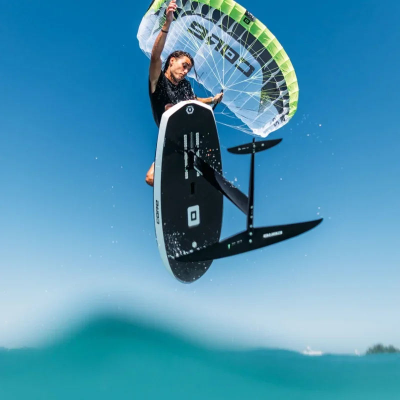CORE ELXR foiling sur la vague
