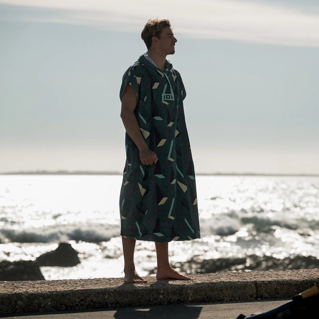 ION Poncho Core 2025 - action Crazy Palms