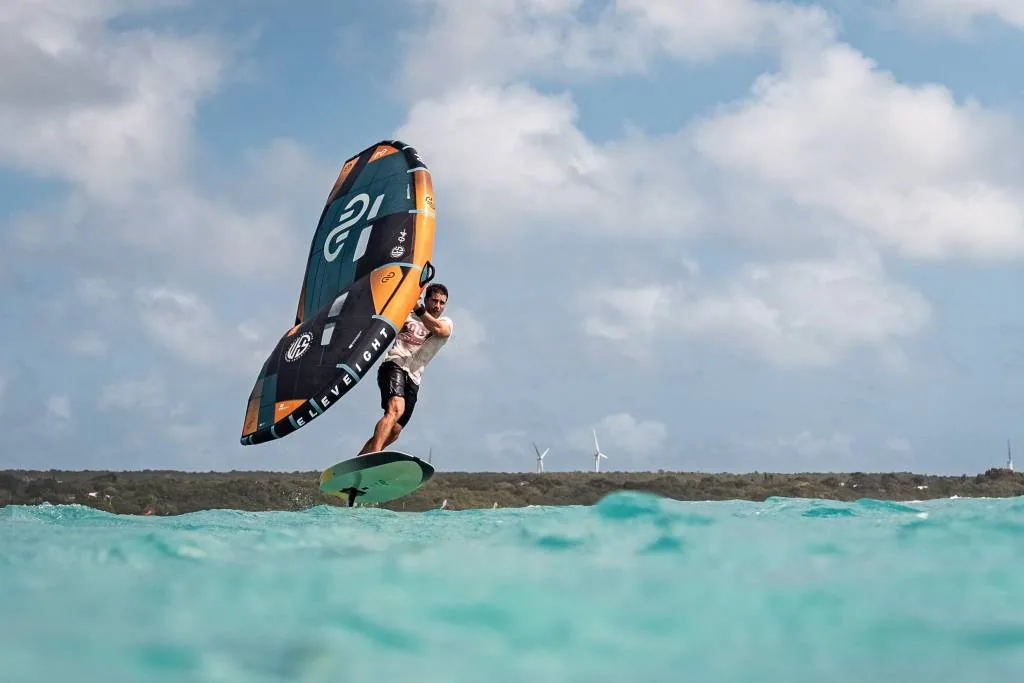 Test et avis Eleveight WFS V5 - aile de wingfoil avec wishbone carbone