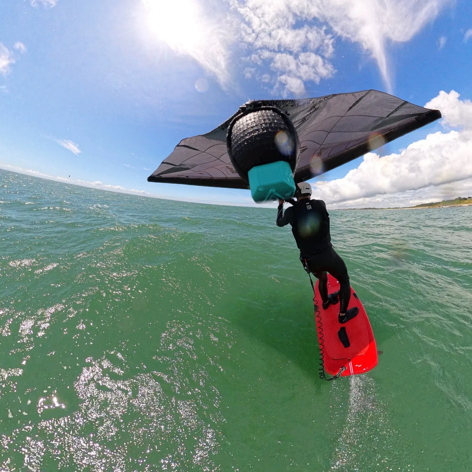 Test de la F-One Strike V5 Aluula par Cyrille Coste en wingfoil