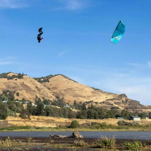 Kitesurf freestyle big air - rider w akcji 4