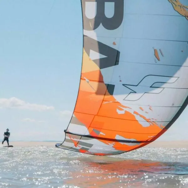 Kitesurf freestyle big air - rider w akcji 5