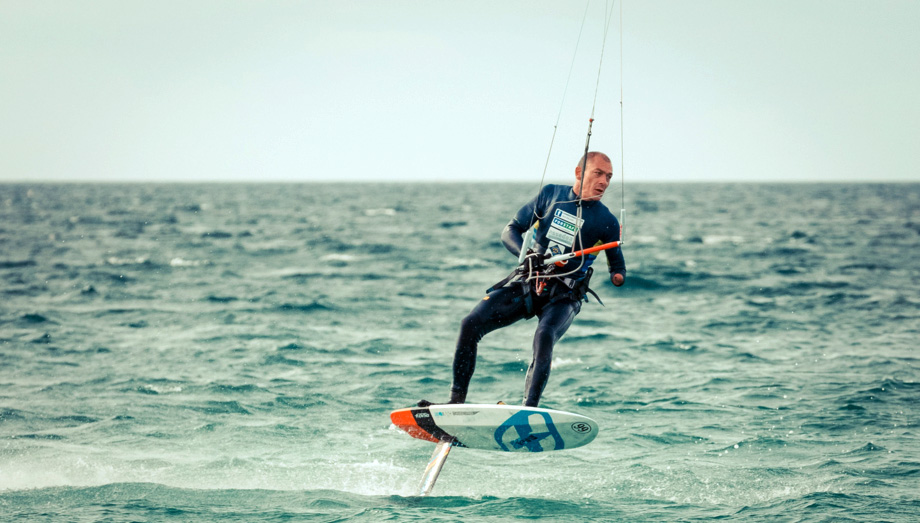L'athlète handisport Chris Ballois est recordman du Monde de vitesse en kite
