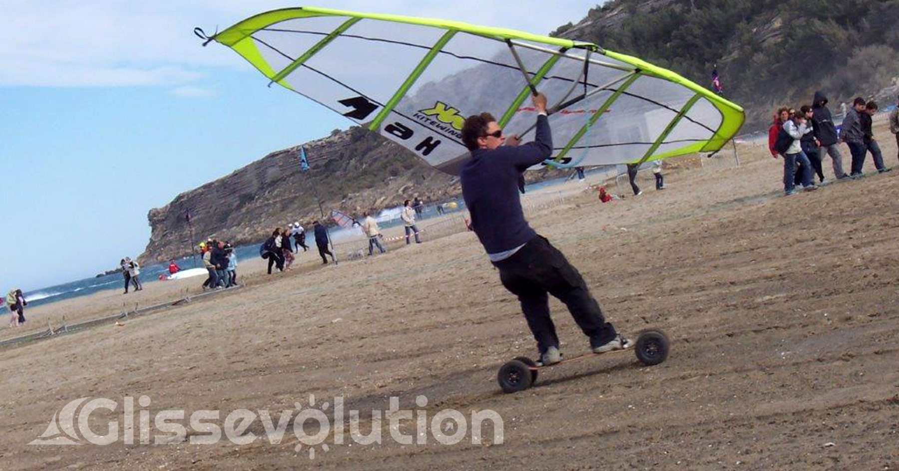 2006, Greg Nicholls, Gründer von GlissEvolution, beim Kite-Wing-Mountainboarden