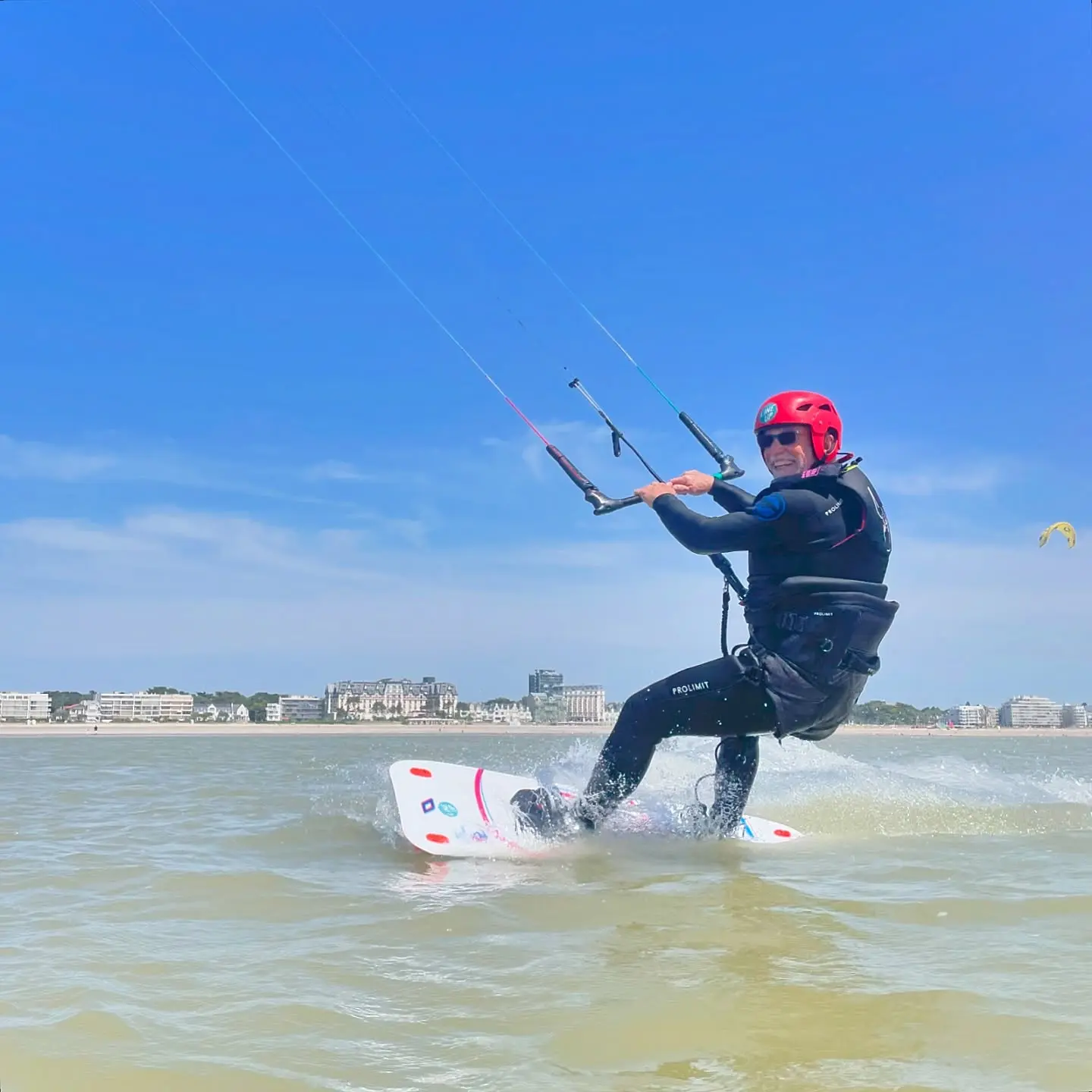 Session de kitesurf avec l'école Line Up