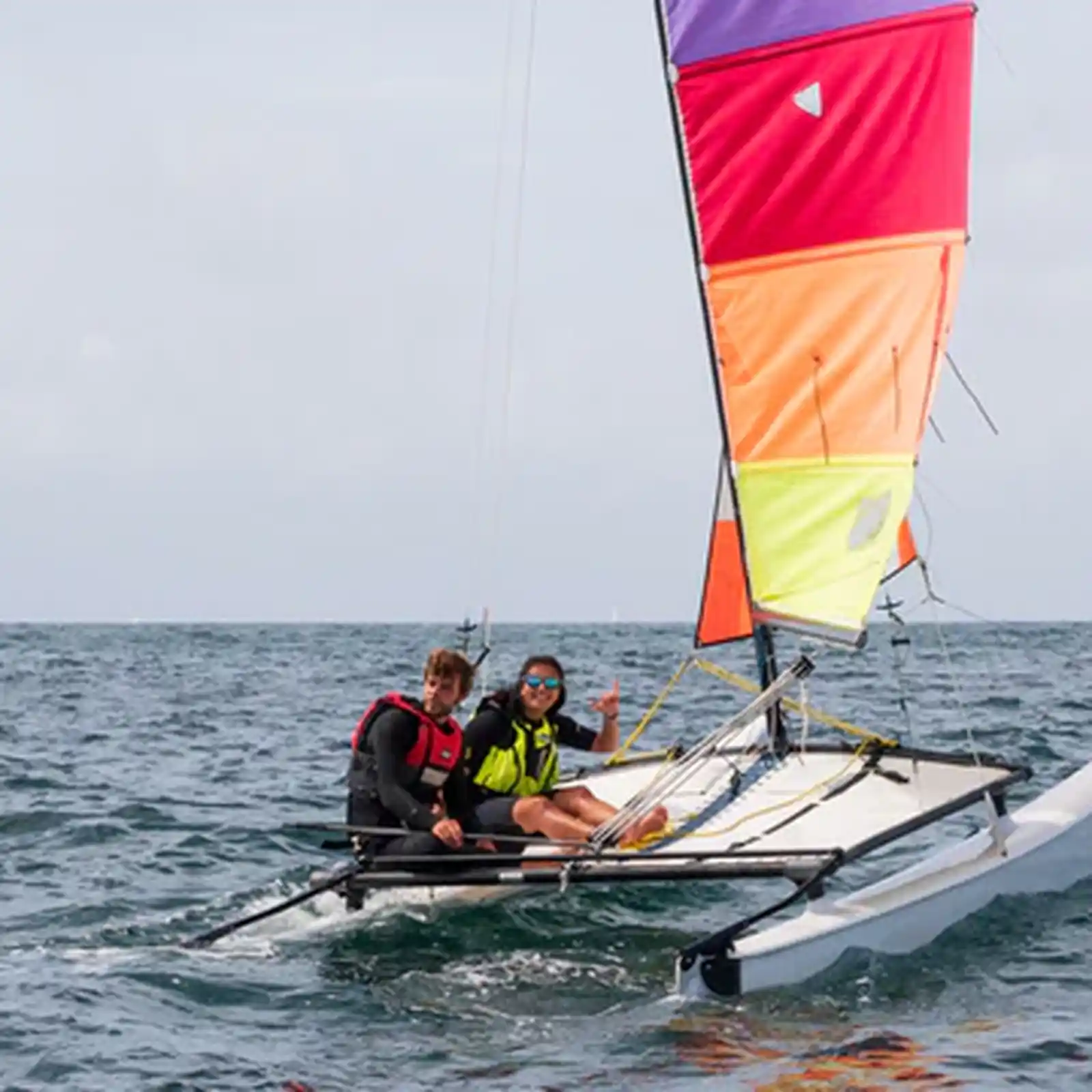 Kurs katamaranu pod okiem instruktora na Île d'Yeu