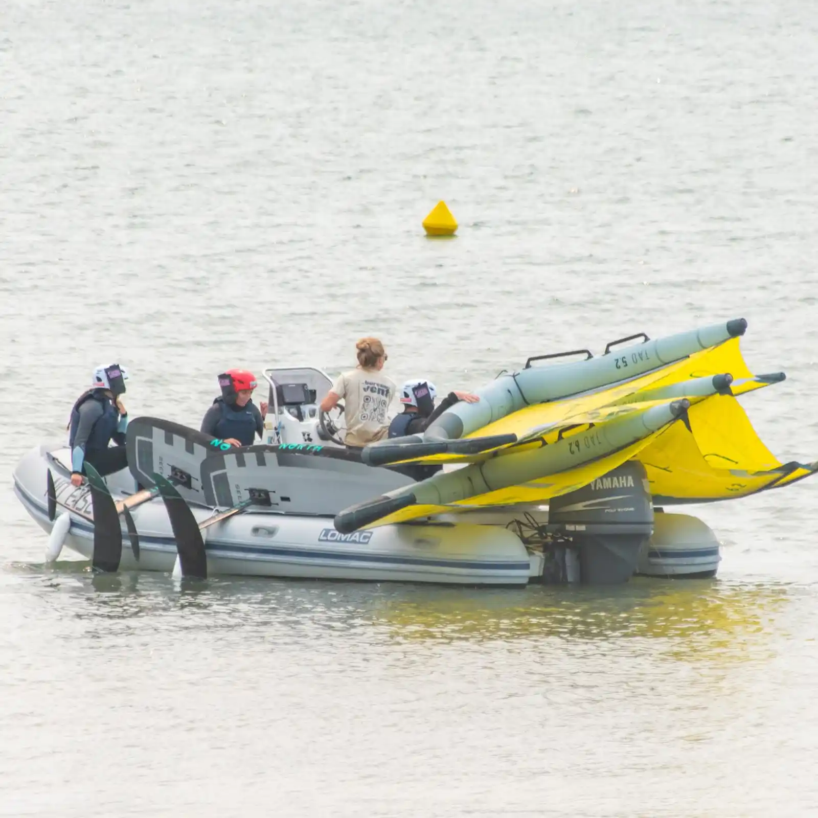 Bateau d'assistance et matériel Flysurfer du Bureau du Vent