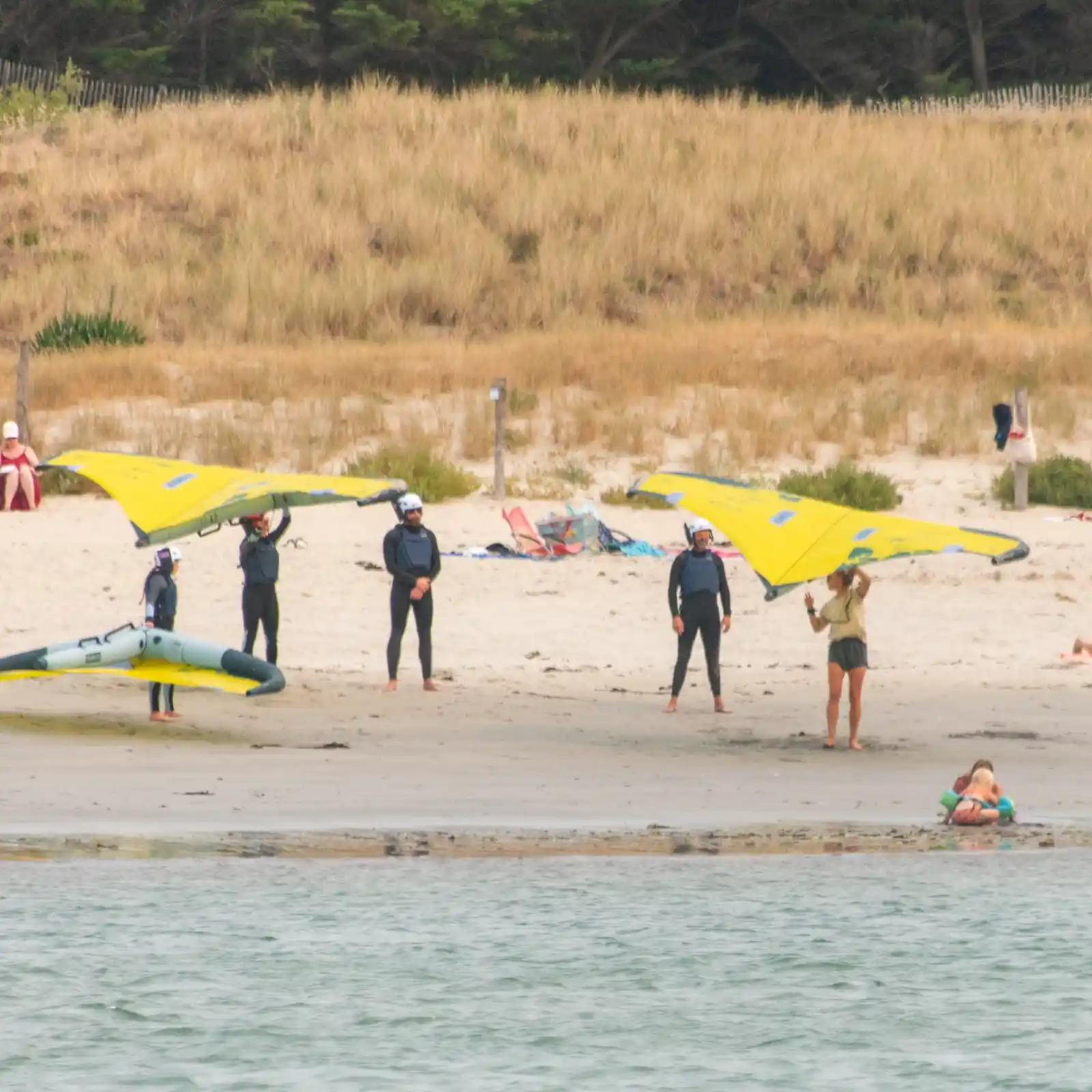 Groupe de débutants en wingfoil avec Le Bureau du Vent à Noirmoutier