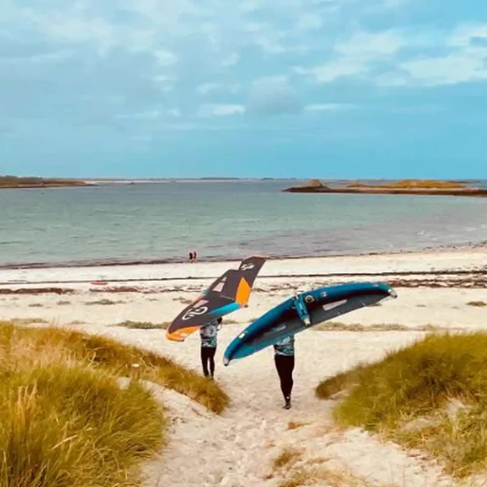 Riders Natural Advent sur une plage sauvage en Bretagne