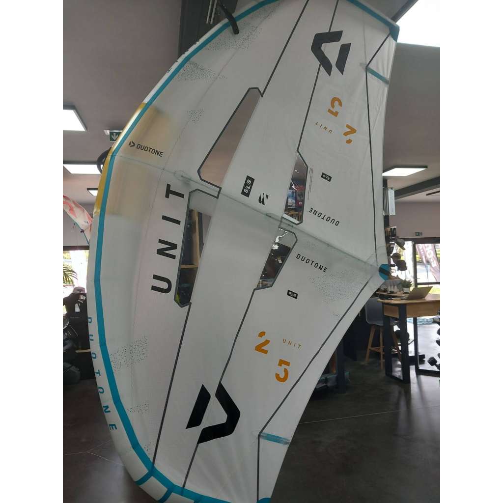 Duotone Unit SLS Concept Blue 2025 en session freeride